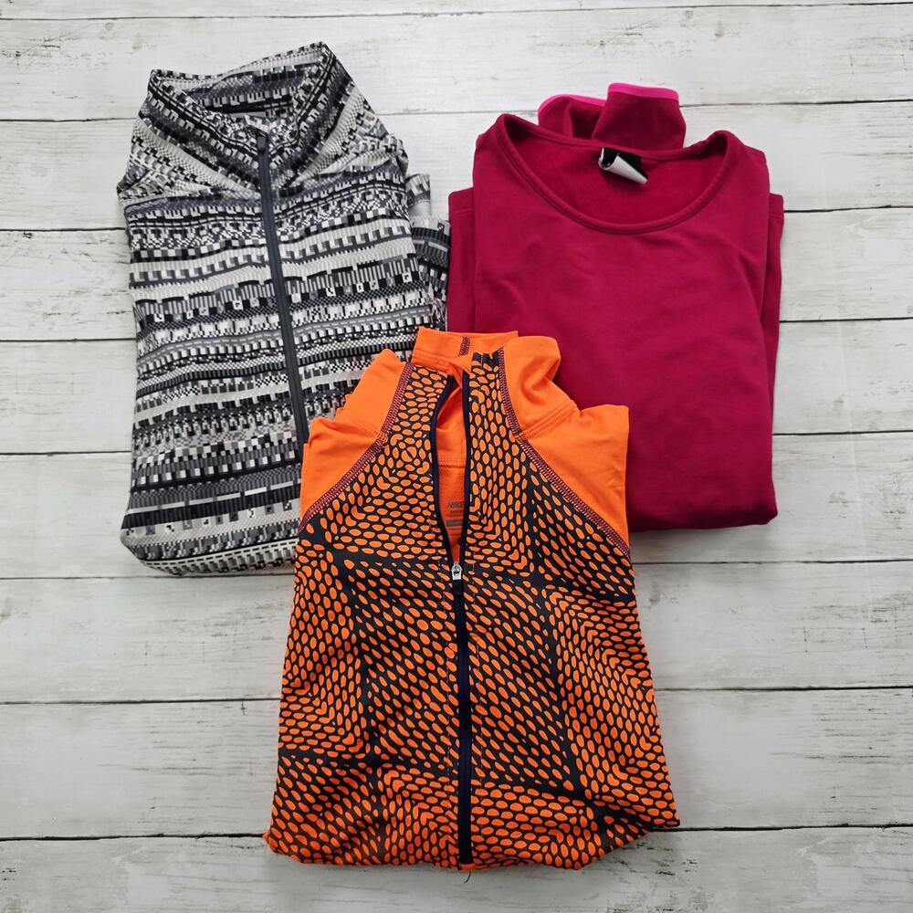 Set of 3 Women's Nike Training tops Sz Small